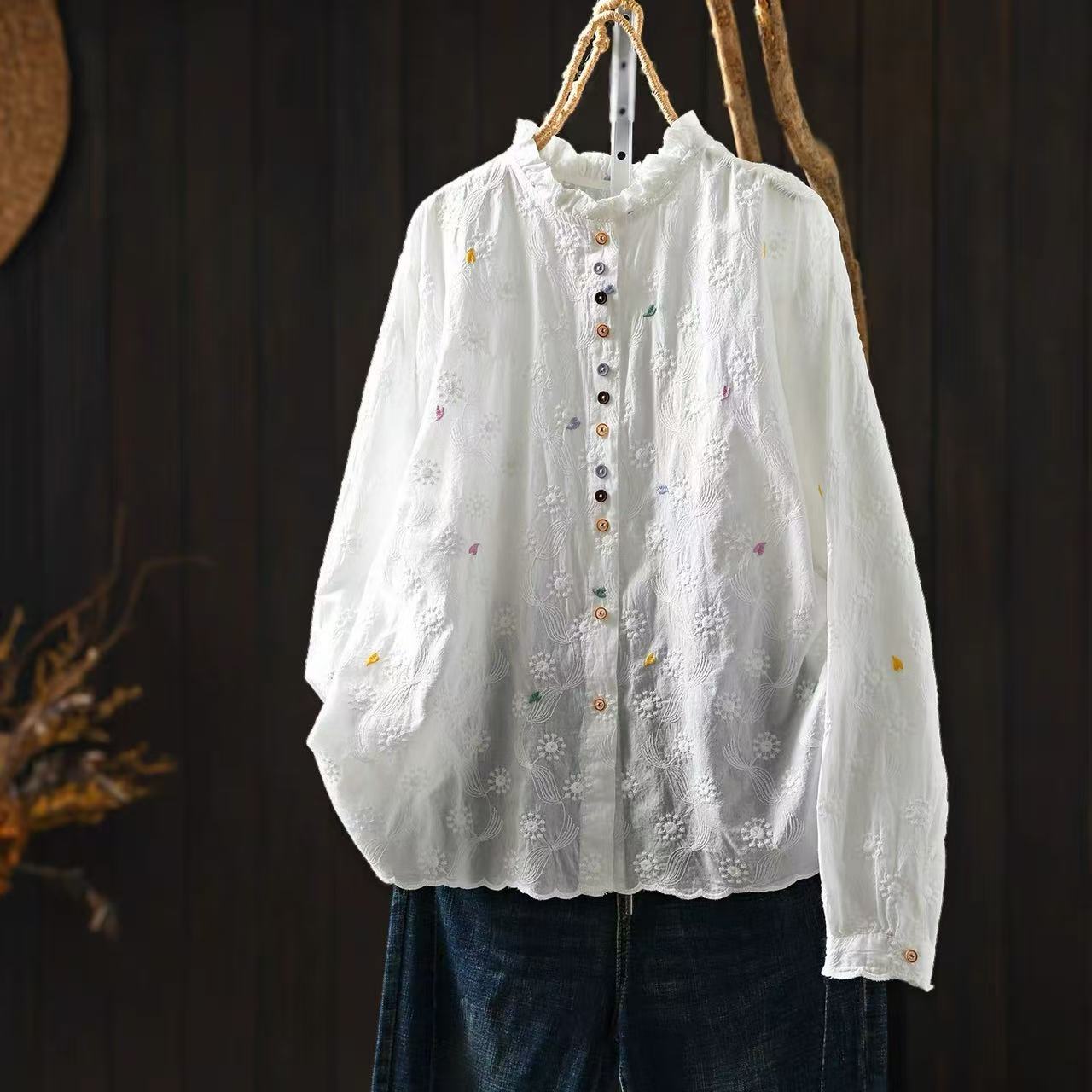 Embroidery Eyelet - 女性用フリルスタンドカラーブラウス、花柄アイレット刺繍長袖シャツ、カラフルなボタン付き、ホワイトコットントップ